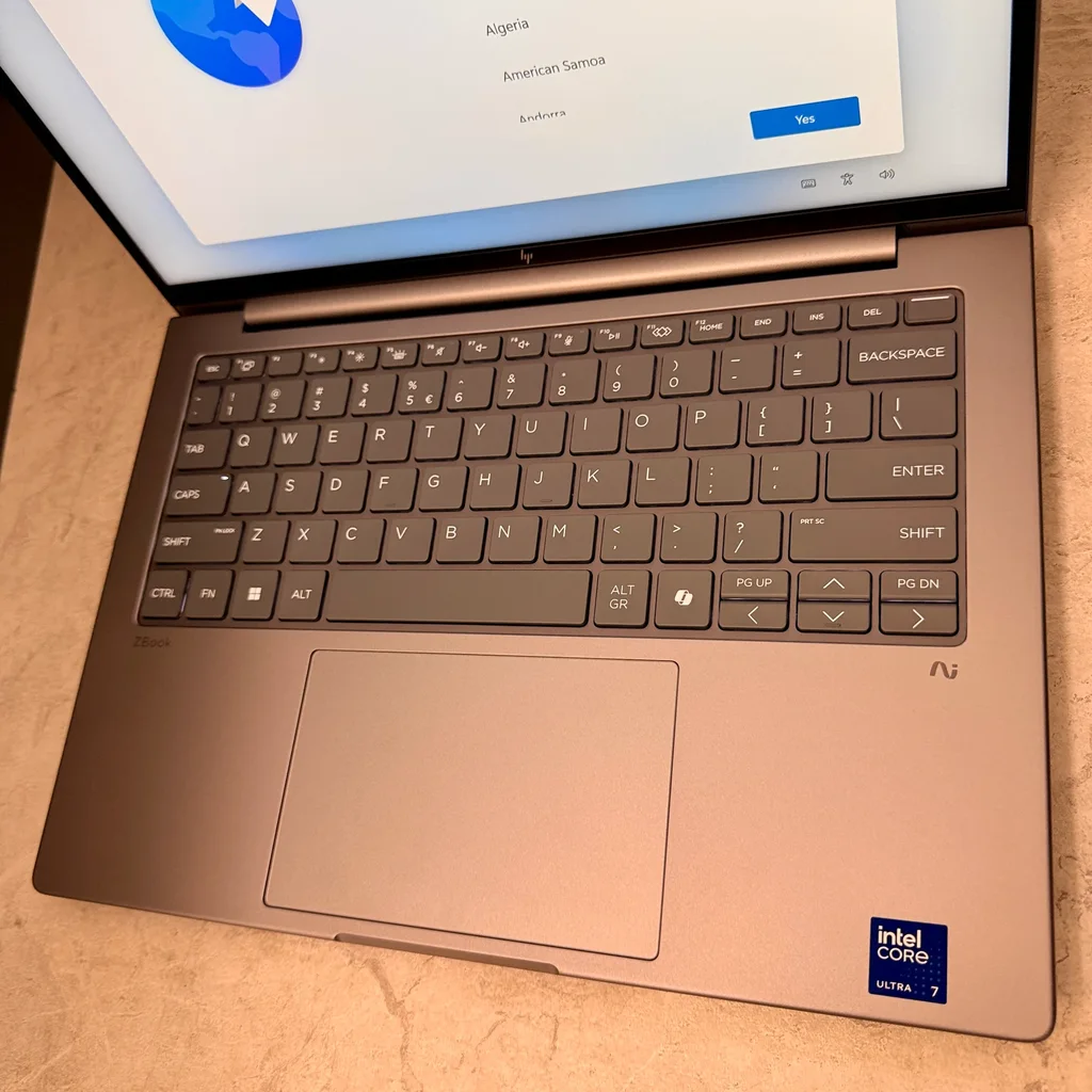 HP ZBook 8 G1i 14 [Ultra 7 255H | 24GB | 1TB SSD | RTX 500 Ada 4GB | Touch] thumbnail 2