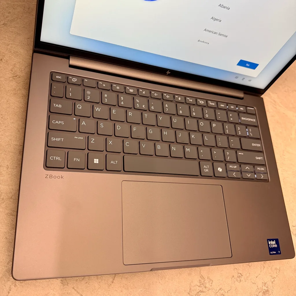 HP ZBook 8 G1i 14 [Ultra 7 255H | 24GB | 1TB SSD | RTX 500 Ada 4GB | Touch] thumbnail 4